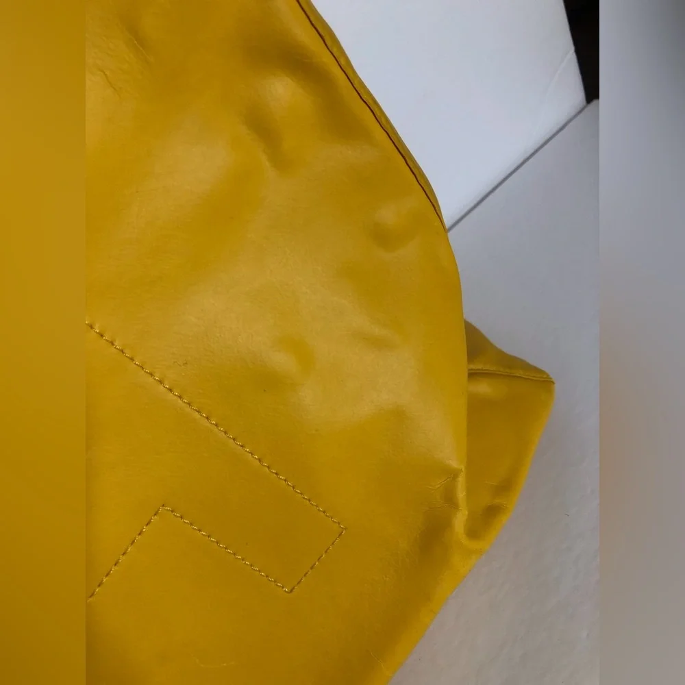 Hunter Yellow Rubber Tote - Picture 14 of 16